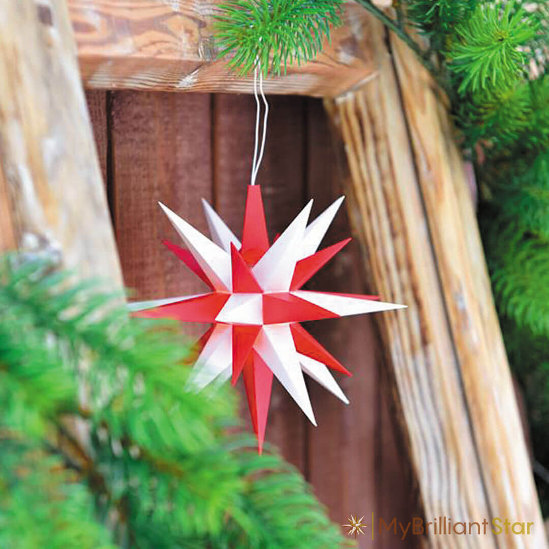 Tree decorated with Original Herrnhut plastic star, white / red, ~ 13 cm / 5 inch ø