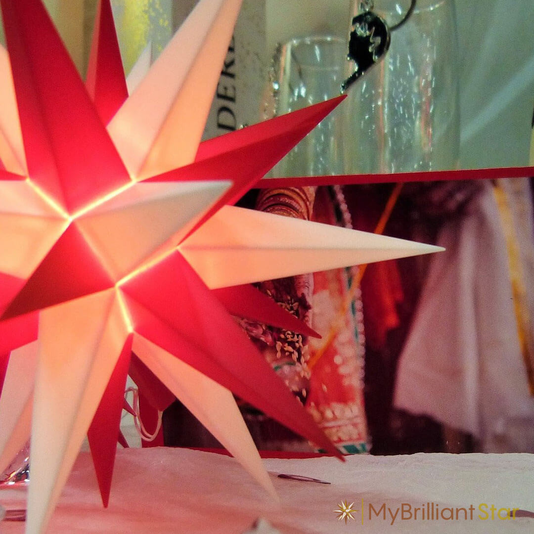 Table decorated with Original Herrnhut plastic star, white / red, ~ 13 cm / 5 inch ø