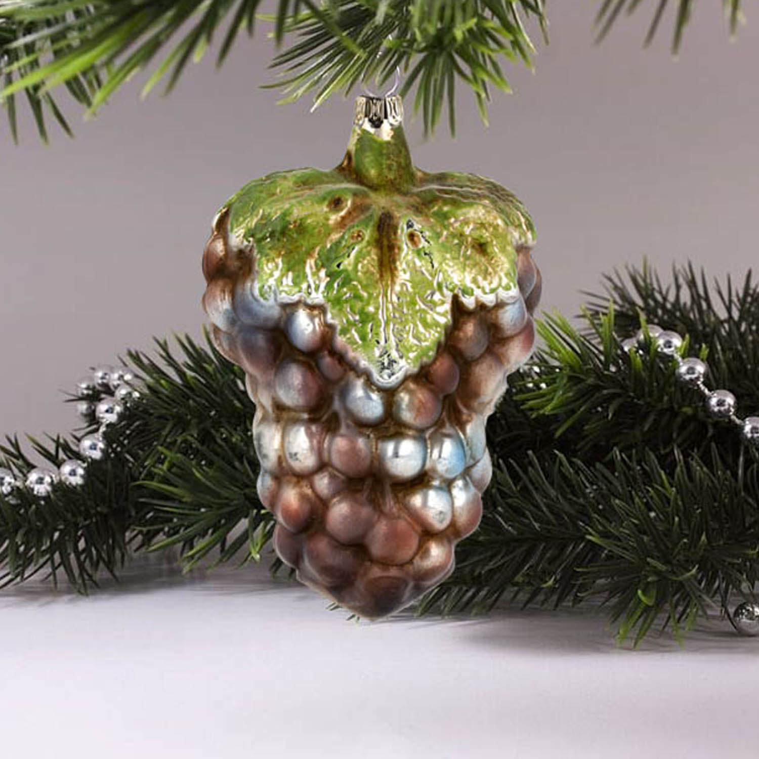 MAROLIN® - Glass ornament "Large grape with leaf" on Christmas tree
