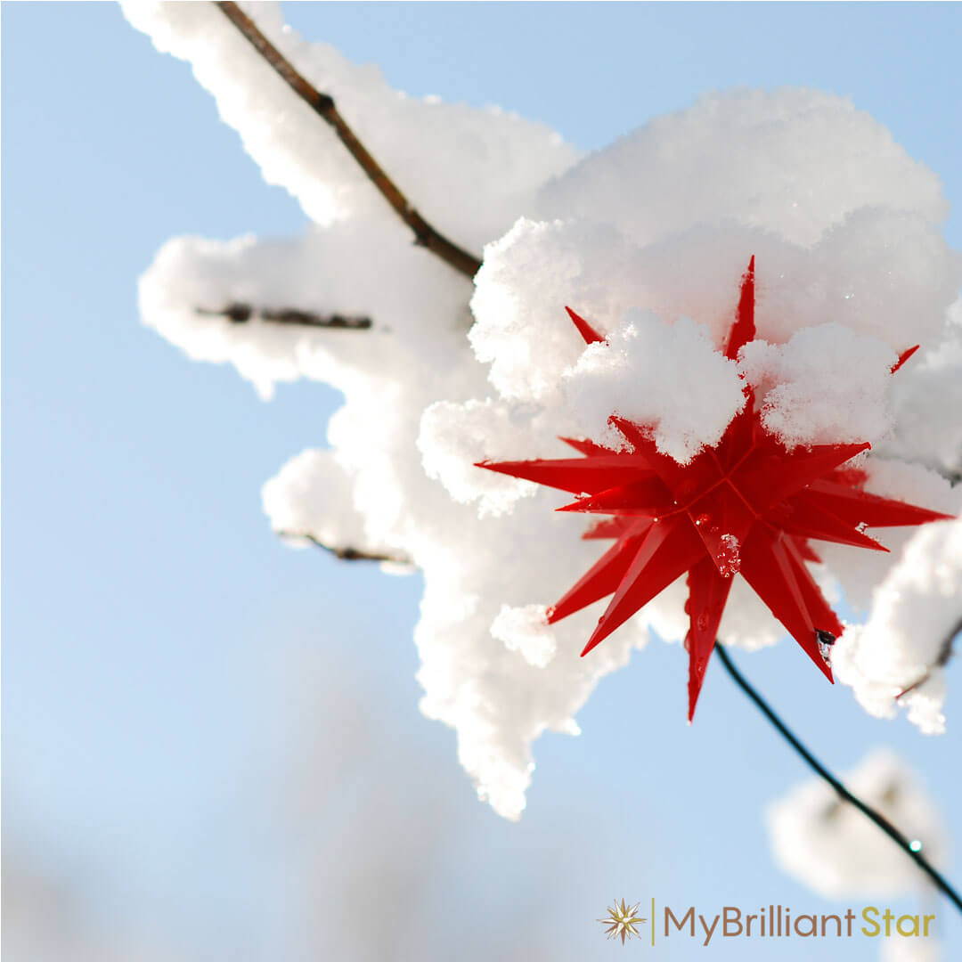 Original Herrnhut plastic star chain, red, ~ 12 m / 470 inch length in snow