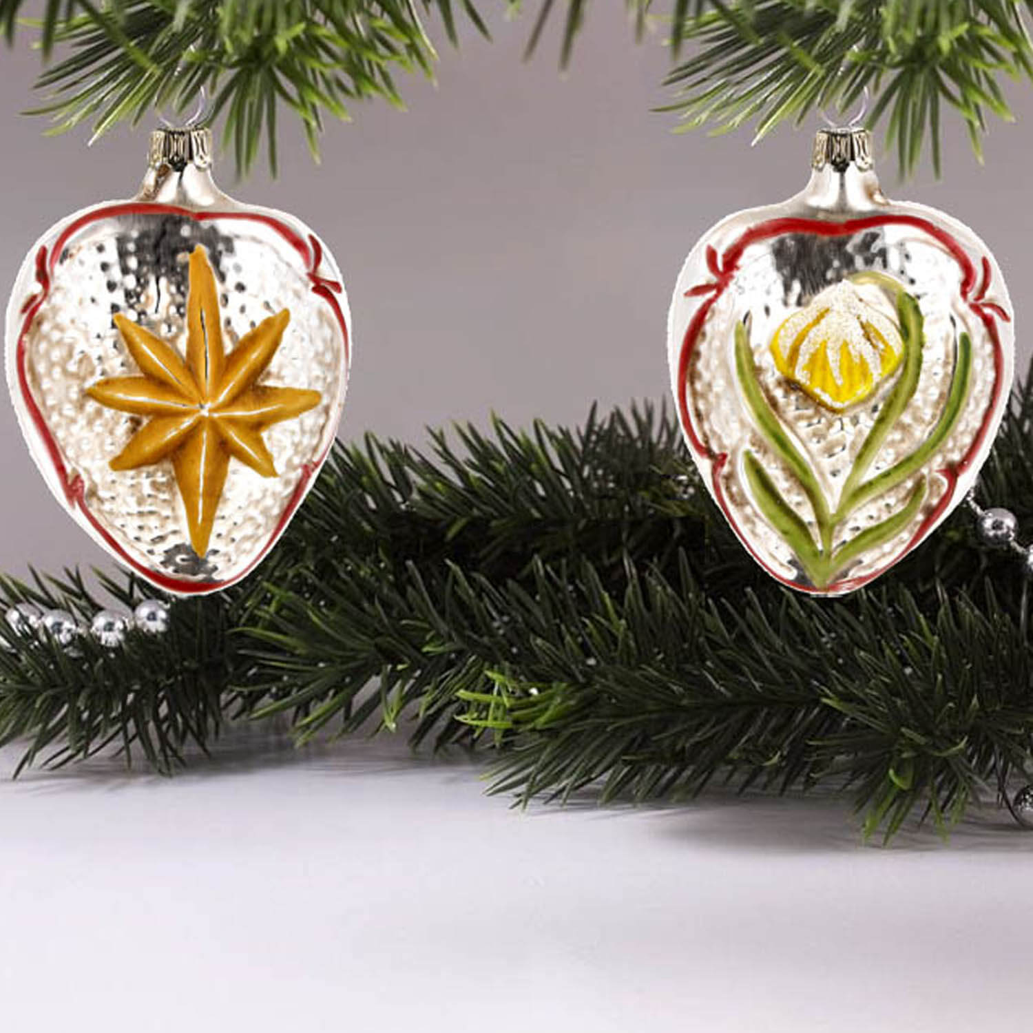 MAROLIN® - Glass ornament "Heart with snowdrop" from front and back