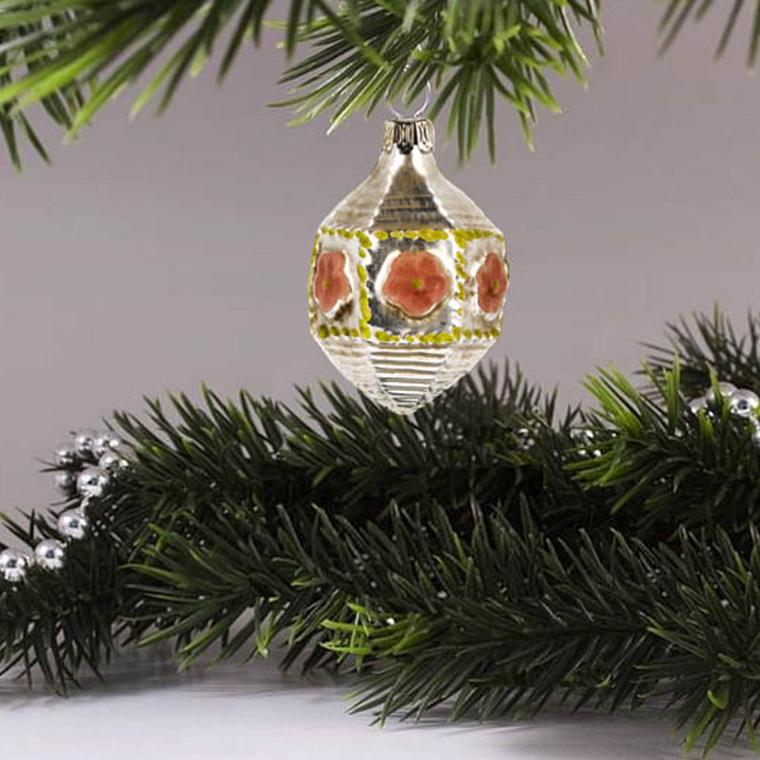 MAROLIN® - Miniature glass ornament "Hexagon rose" hanging on Christmas tree