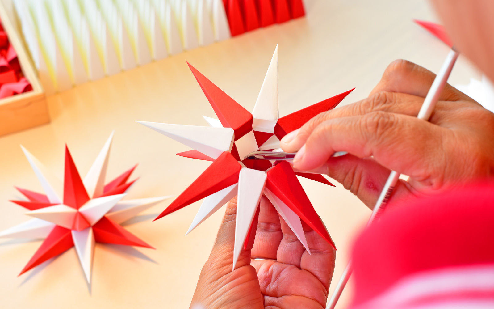 LIGHT UP YOUR HERRNHUT STAR