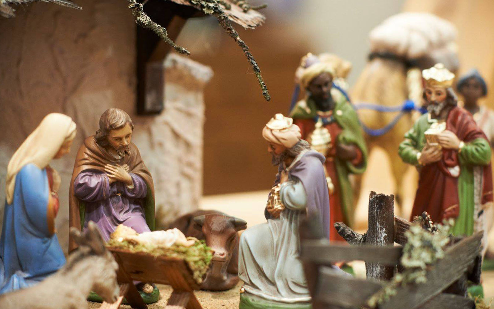 THE TRADITION OF THE CHRISTMAS NATIVITY SET