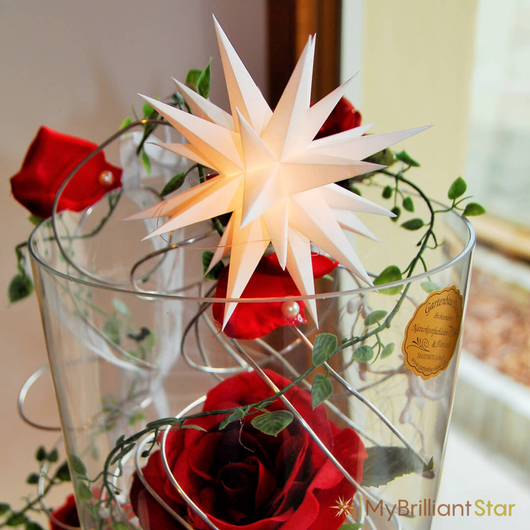 Glass with roses and the Original Herrnhut plastic star, white, ~ 13 cm / 5 inch ø