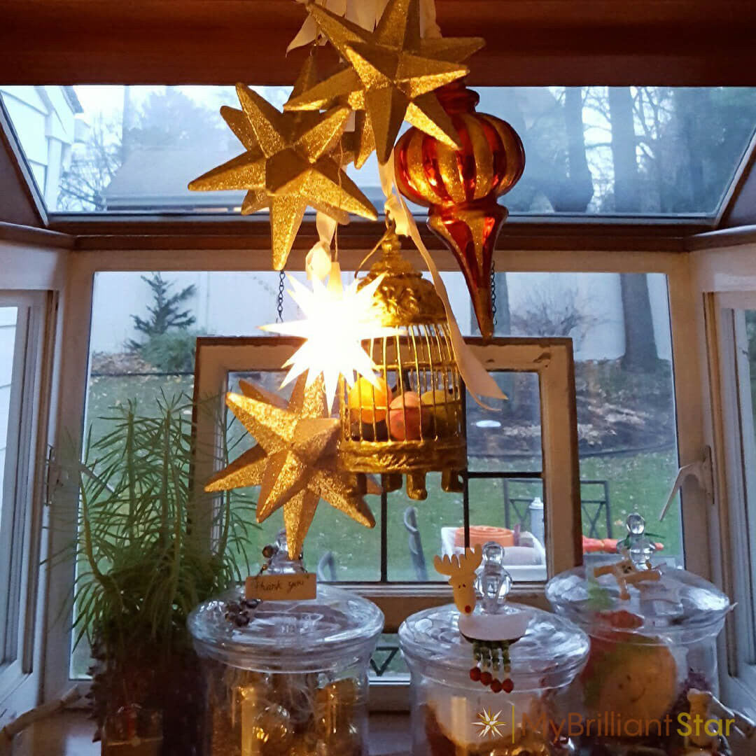 Golden decoration lighten up by Original Herrnhut plastic star, white, ~ 13 cm / 5 inch ø
