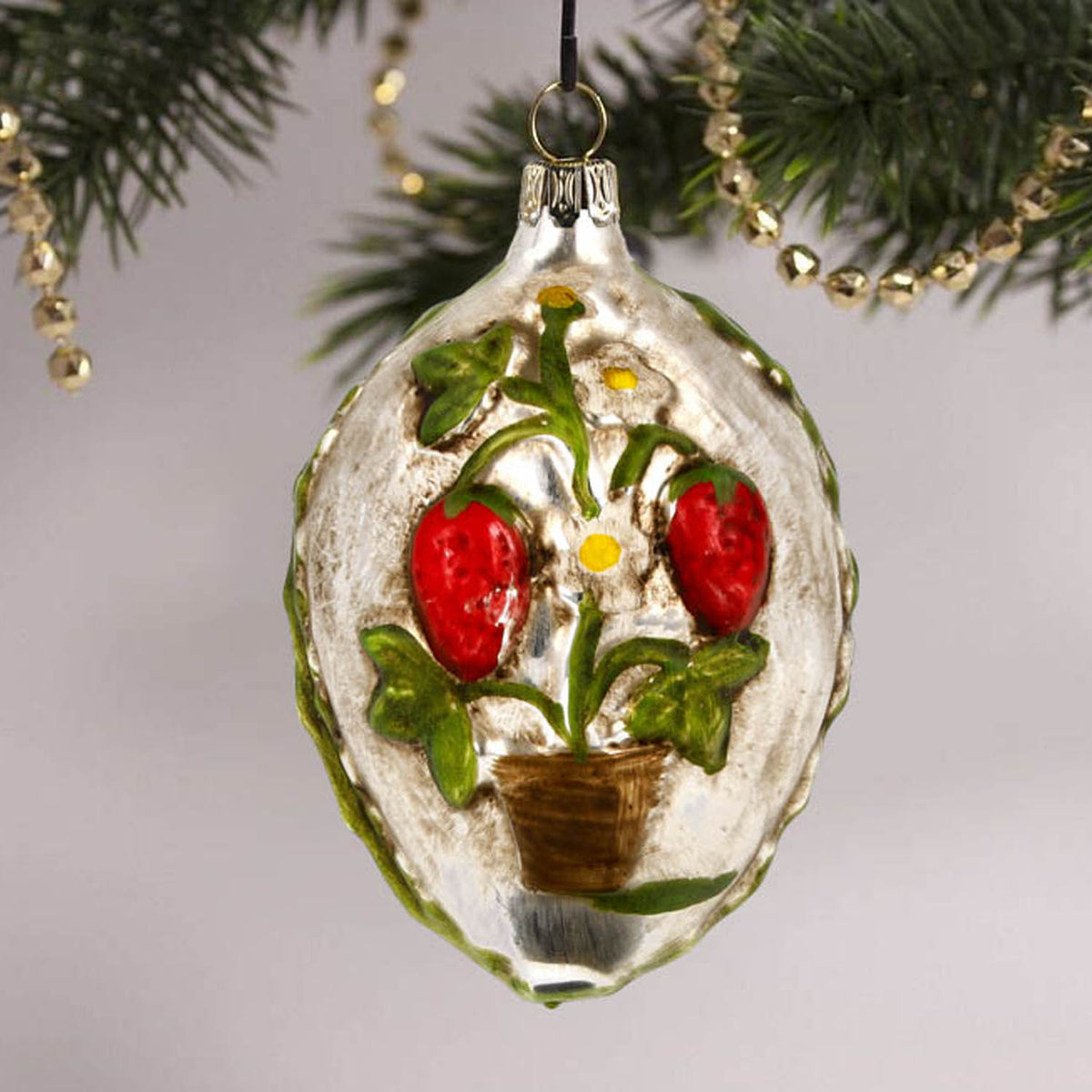MAROLIN® - Glass ornament &quot;Egg with flowerpot and strawberries&quot;