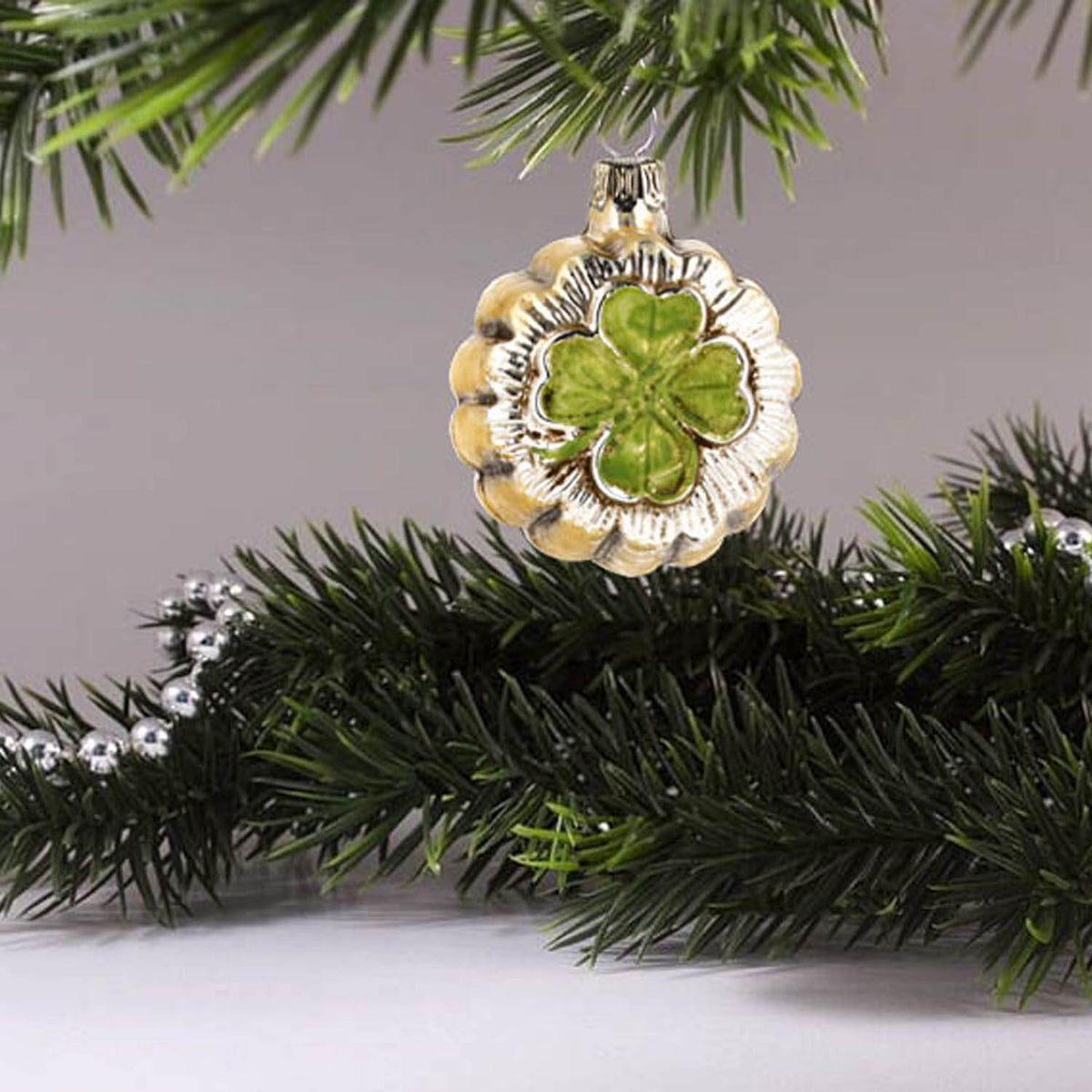 MAROLIN® - Miniature glass ornament &quot;cloverleaf&quot; hanging on a Christmas tree