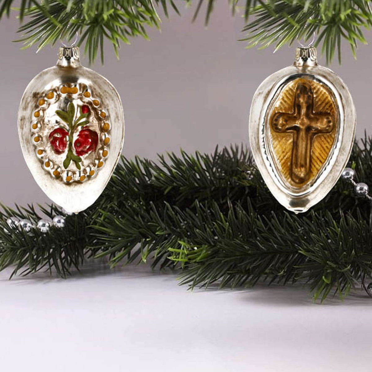 MAROLIN® - Glass ornament &quot;Cross with roses&quot; from front and back