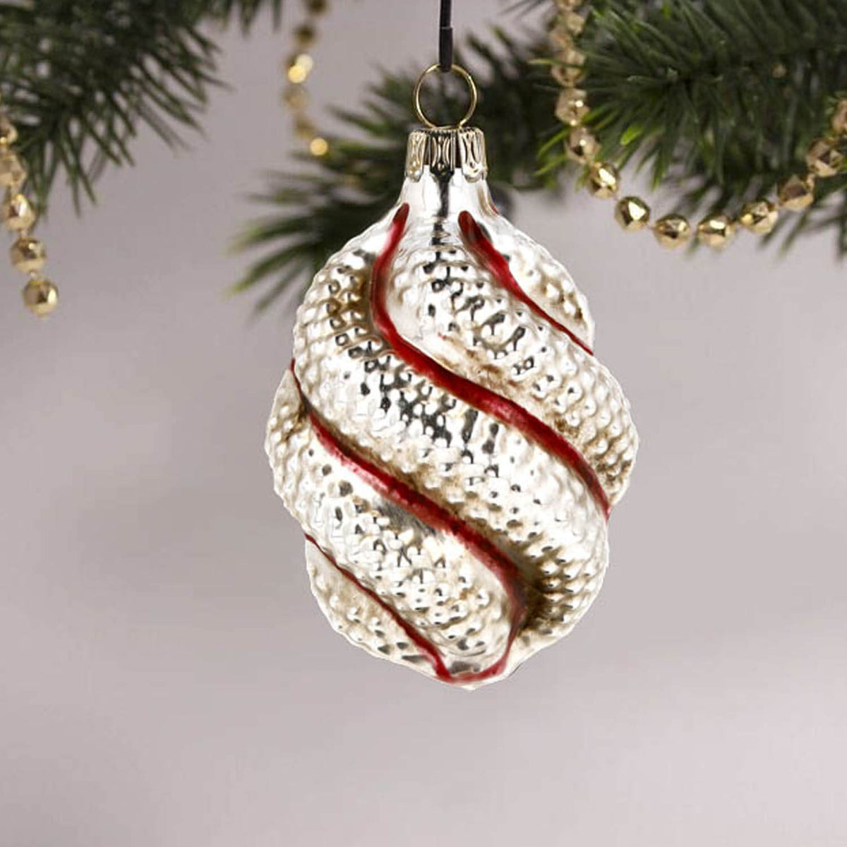 MAROLIN® - Glass ornament &quot;Oval with red stripes&quot;