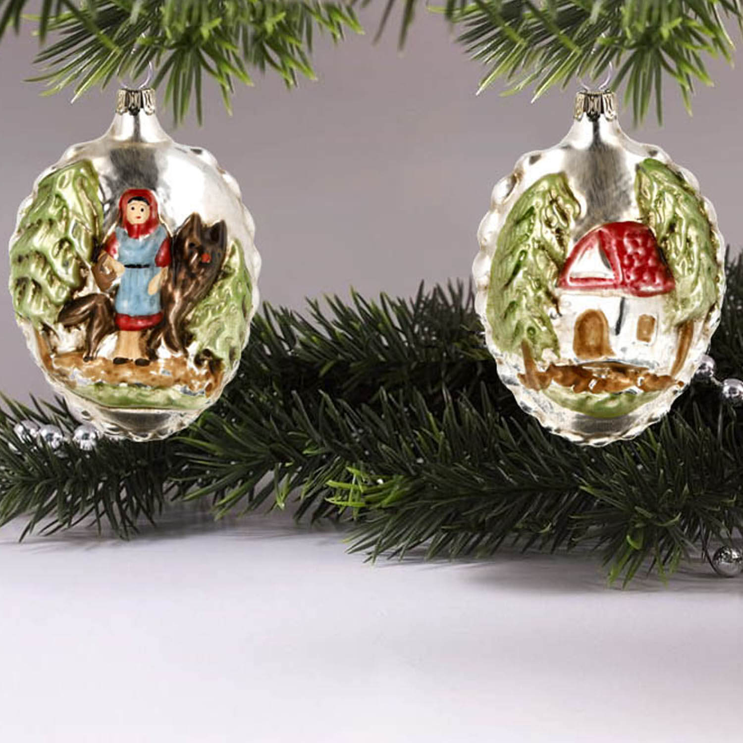 MAROLIN® - Glass ornament "Little Red Riding Hood" from front and back