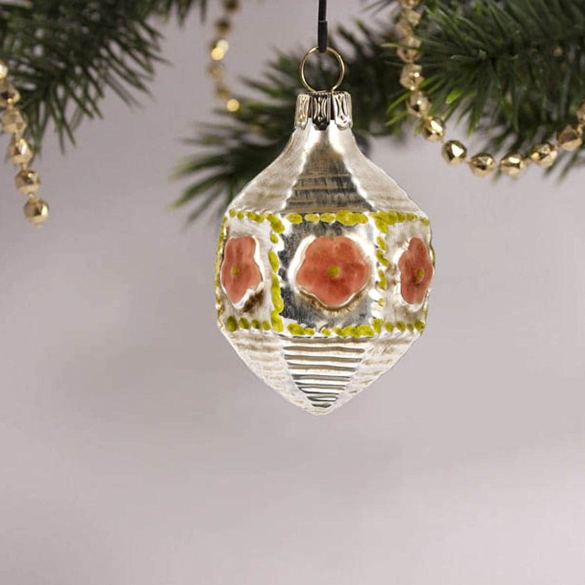 MAROLIN® - Miniature glass ornament "Hexagon rose" hanging on decorated Christmas tree